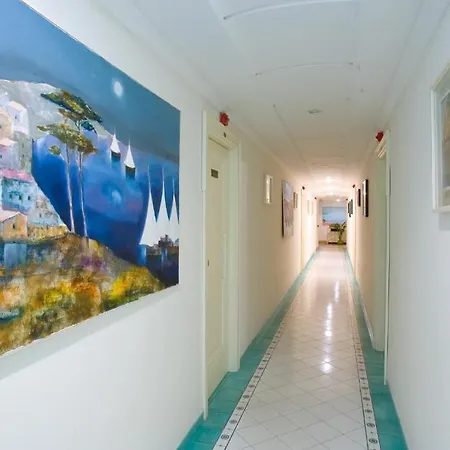 Anna Aparthotel 3*