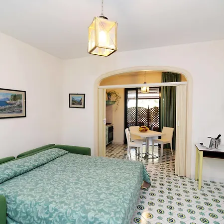 Anna Aparthotel 3*