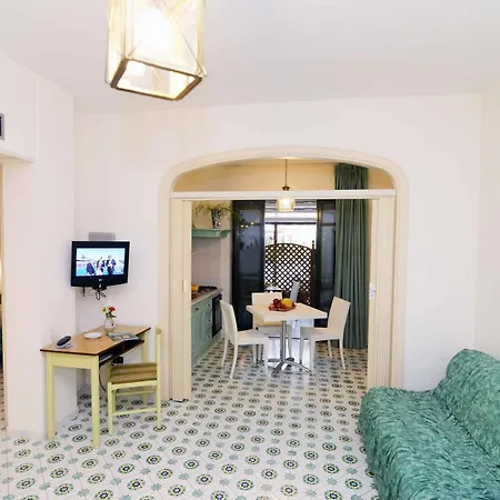 Aparthotel Anna 3*