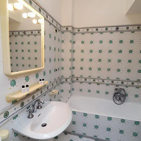 Aparthotel Anna 3*