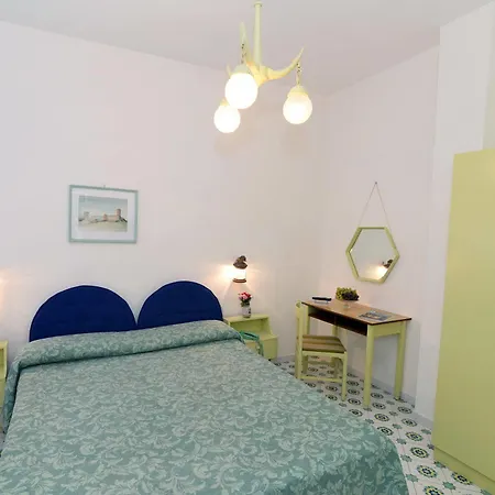 Anna Aparthotel 3*